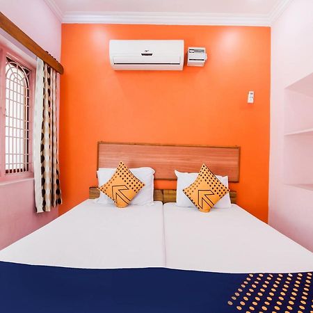 Spot On 75742 Sri Devi Lodge Kākināda Εξωτερικό φωτογραφία