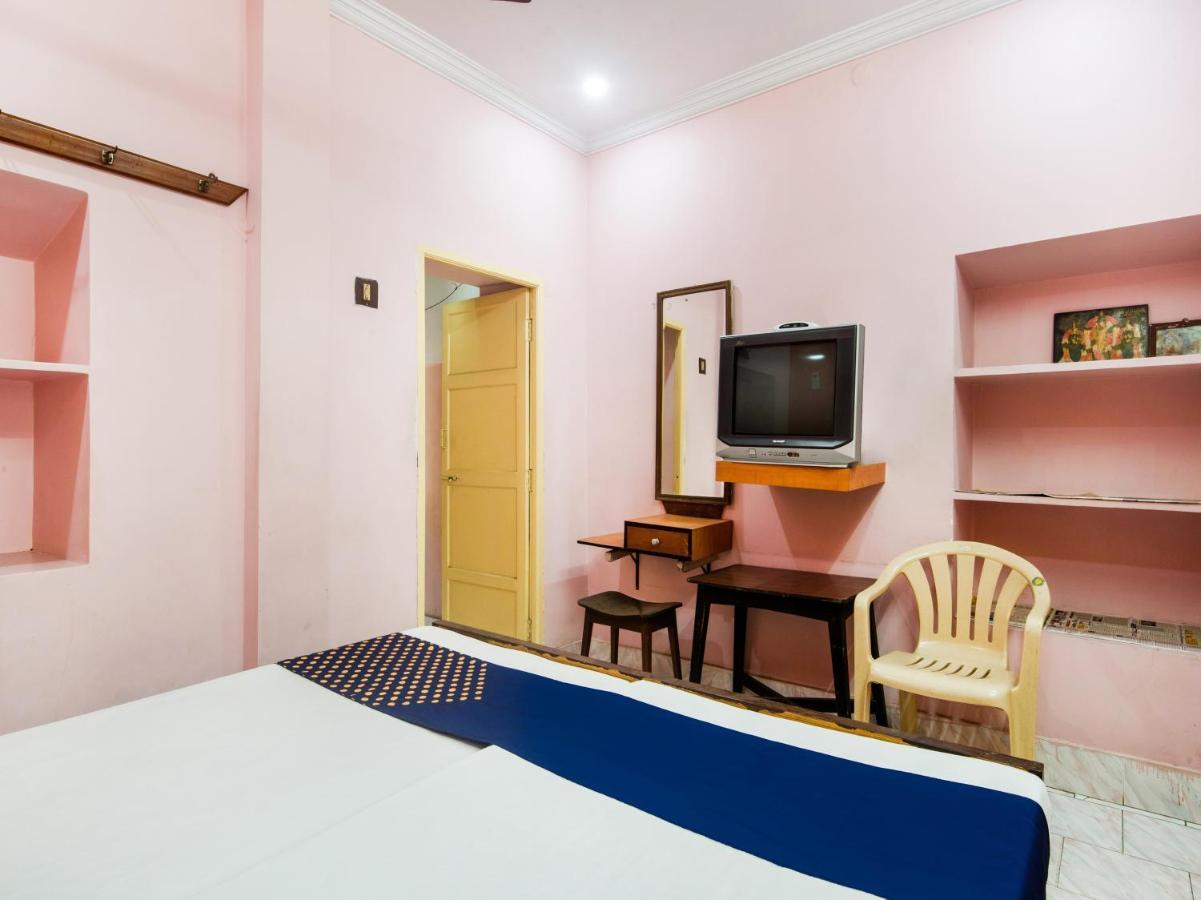 Spot On 75742 Sri Devi Lodge Kākināda Εξωτερικό φωτογραφία