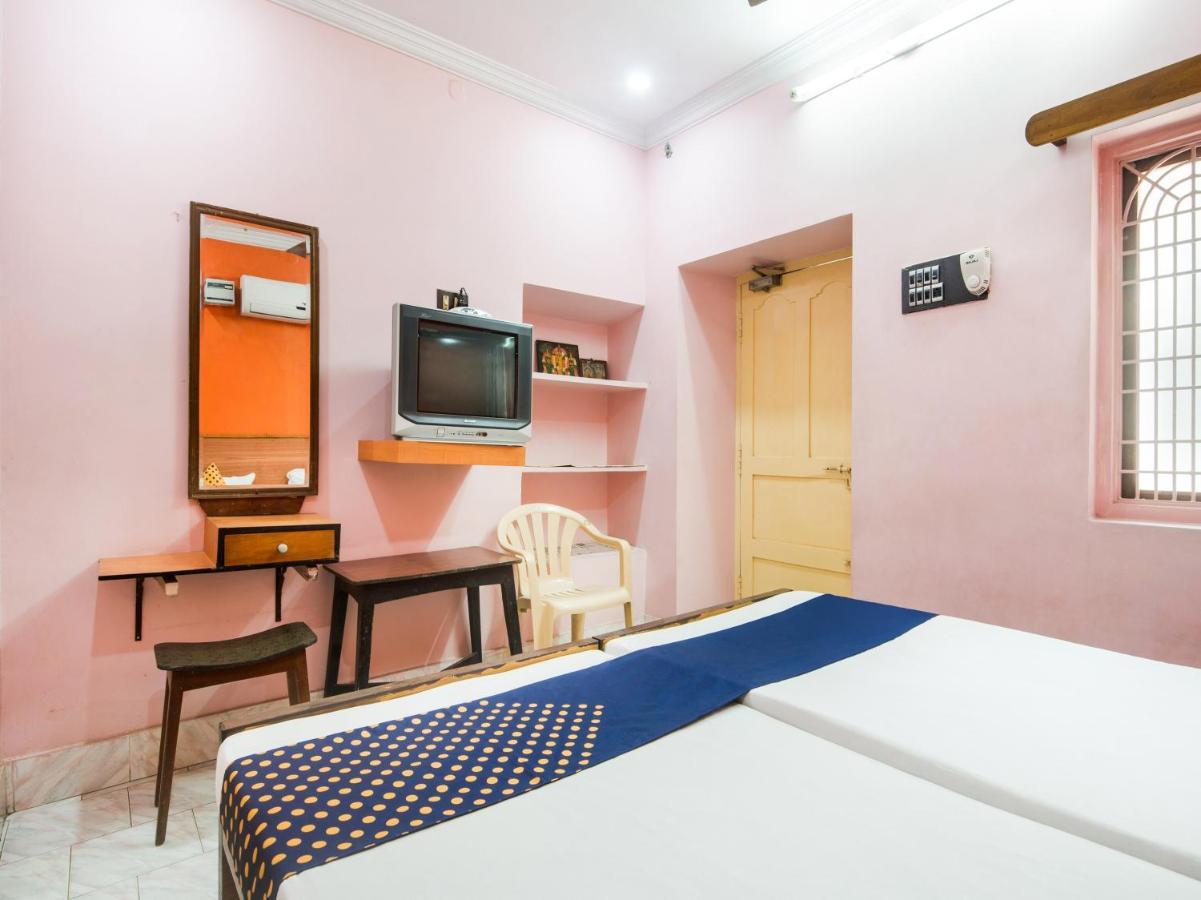 Spot On 75742 Sri Devi Lodge Kākināda Εξωτερικό φωτογραφία