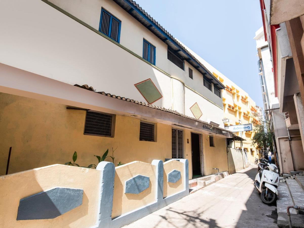 Spot On 75742 Sri Devi Lodge Kākināda Εξωτερικό φωτογραφία