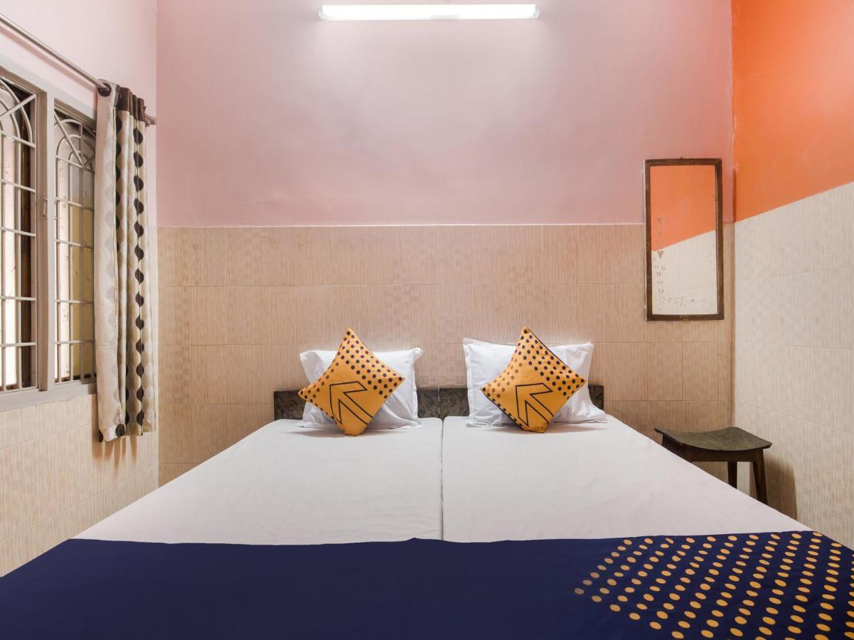 Spot On 75742 Sri Devi Lodge Kākināda Εξωτερικό φωτογραφία