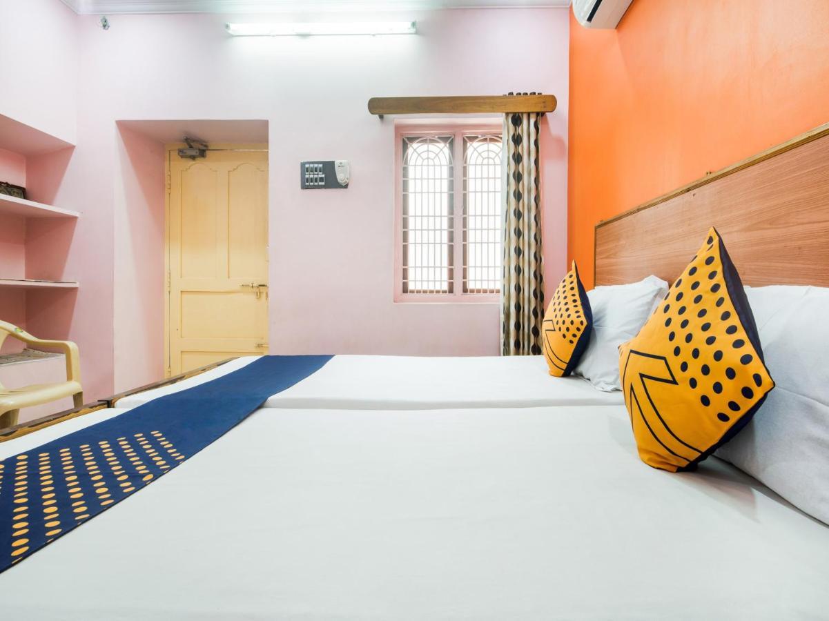 Spot On 75742 Sri Devi Lodge Kākināda Εξωτερικό φωτογραφία