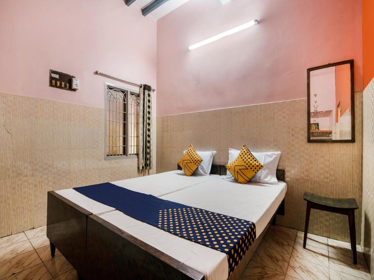 Spot On 75742 Sri Devi Lodge Kākināda Εξωτερικό φωτογραφία